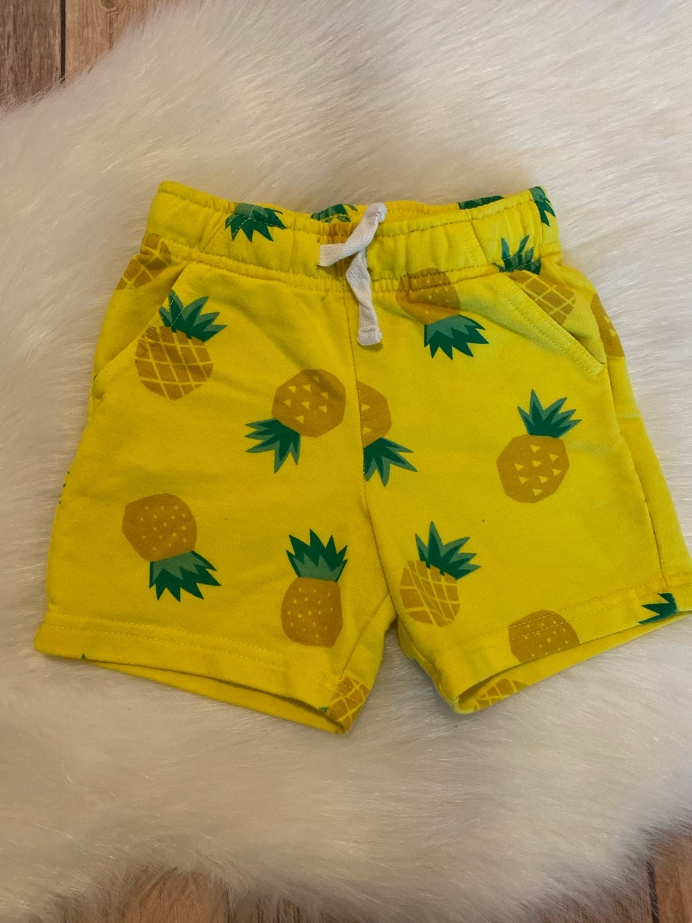 Boy’s 2T Cat & Jack Knit Pineapple Shorts